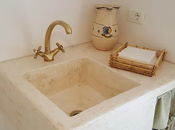 Masseria Trulli Sull'aia Alojamento de Acomodação e Pequeno-almoço Cisternino